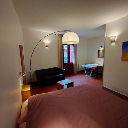 Les Studios De St Guilhem Saint-Guilhem-le-Desert Bagian luar foto