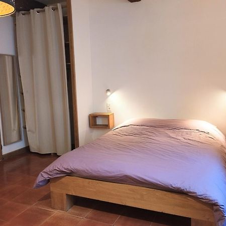 Les Studios De St Guilhem Saint-Guilhem-le-Desert Bagian luar foto