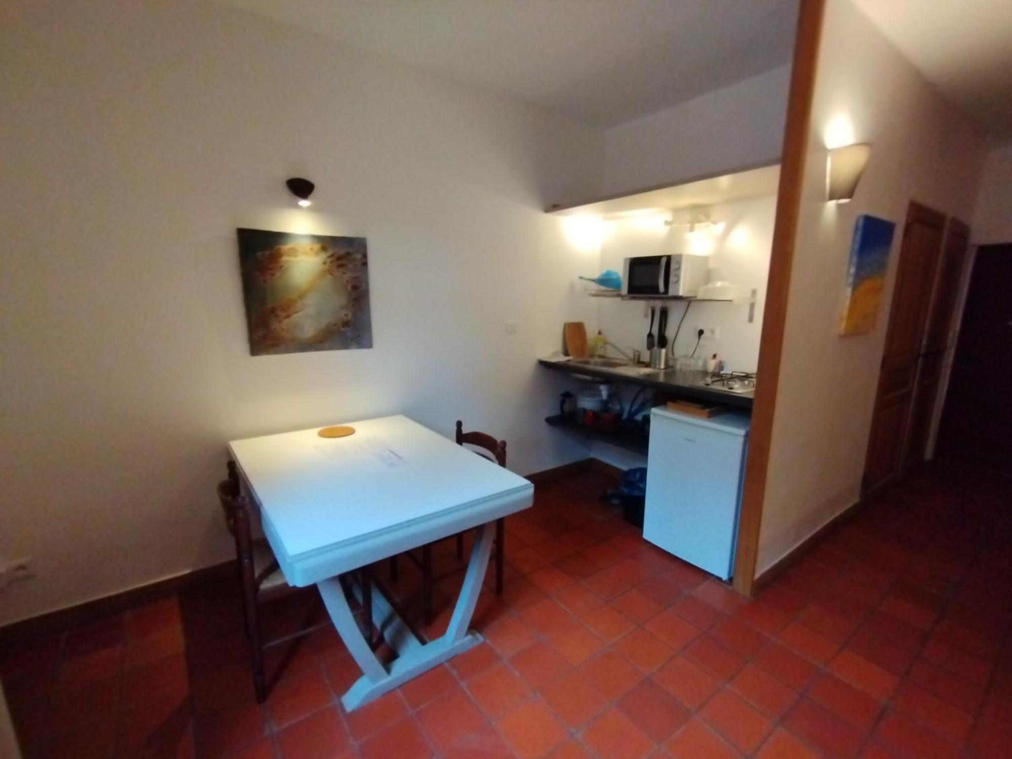 Les Studios De St Guilhem Saint-Guilhem-le-Desert Bagian luar foto