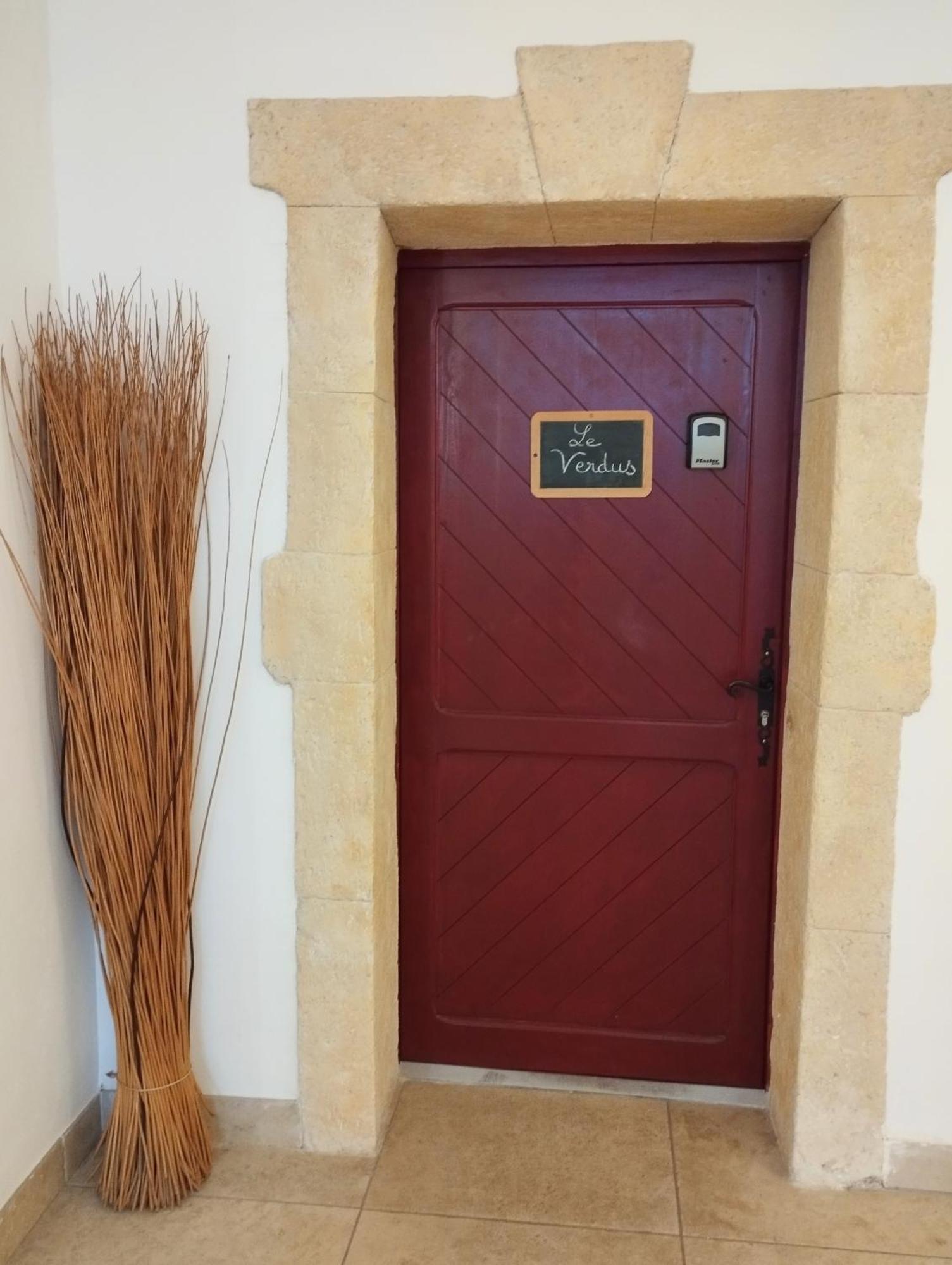 Les Studios De St Guilhem Saint-Guilhem-le-Desert Bagian luar foto