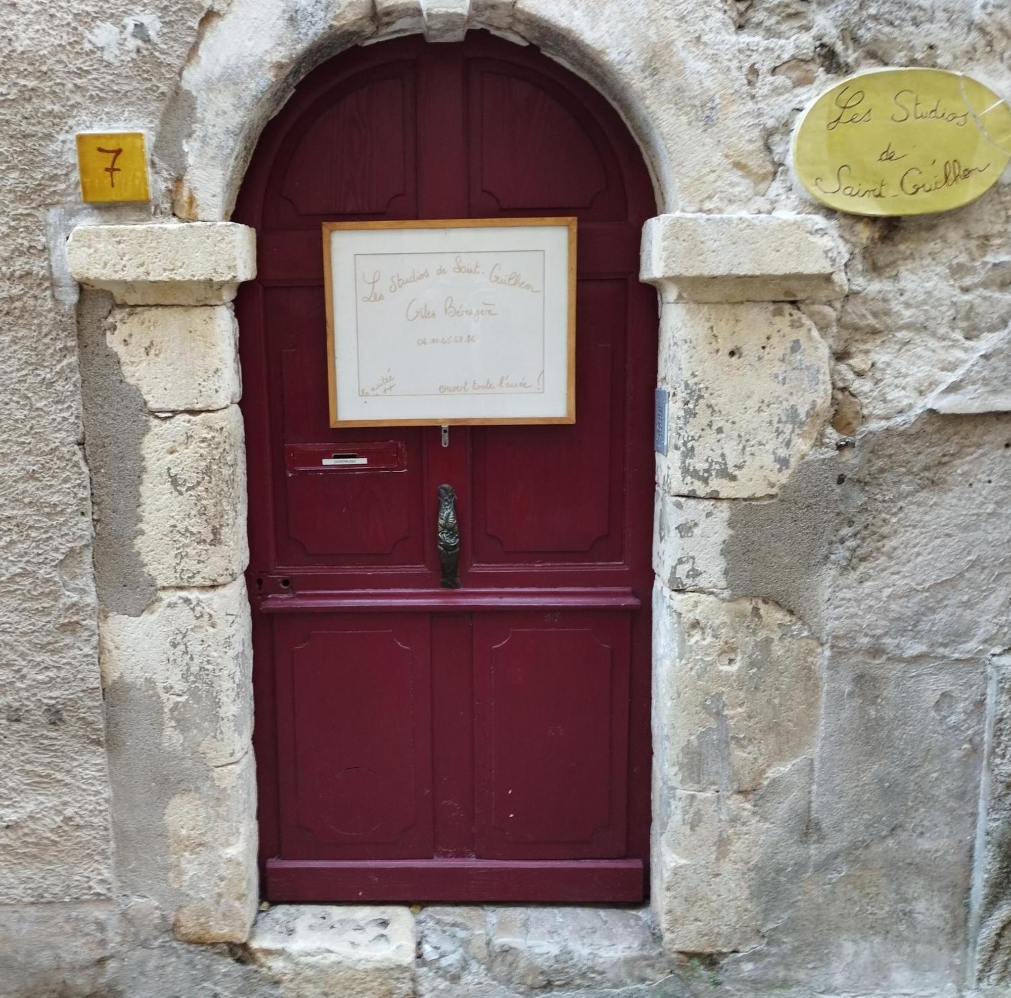 Les Studios De St Guilhem Saint-Guilhem-le-Desert Bagian luar foto