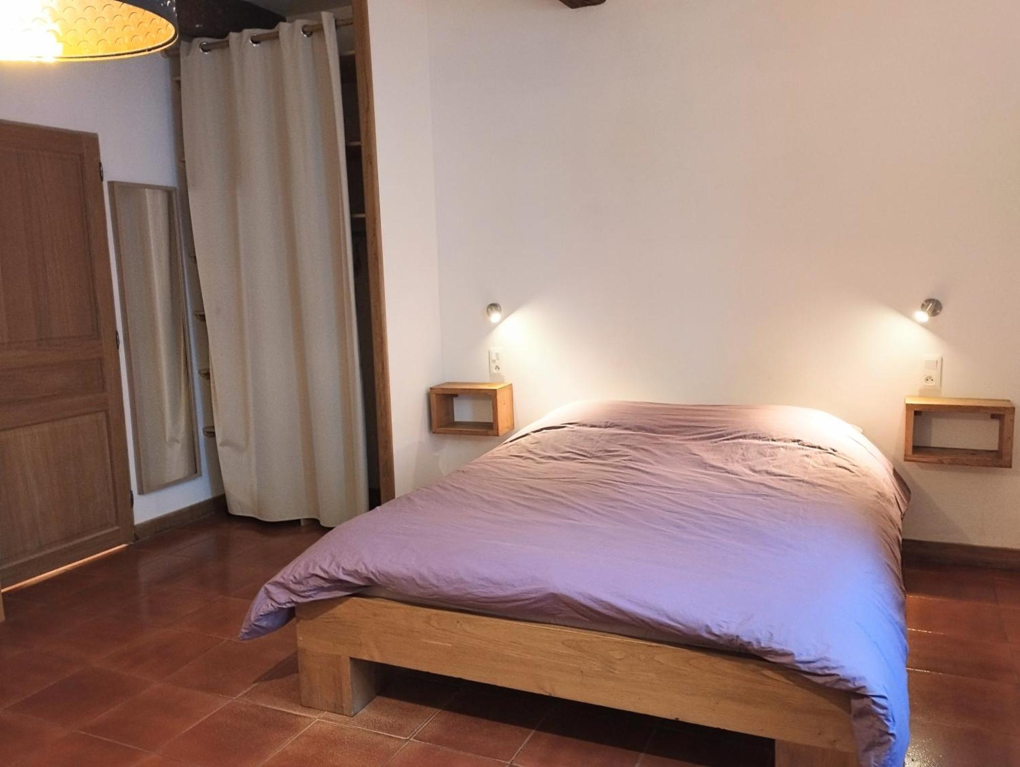 Les Studios De St Guilhem Saint-Guilhem-le-Desert Bagian luar foto