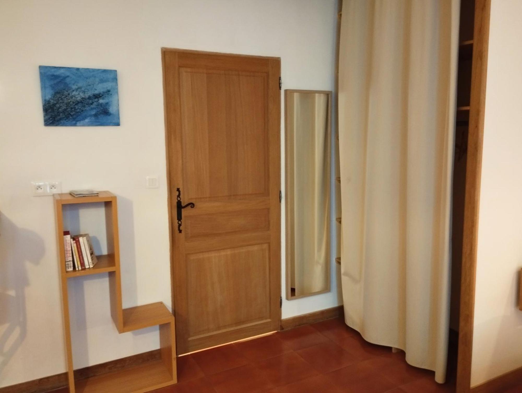 Les Studios De St Guilhem Saint-Guilhem-le-Desert Bagian luar foto