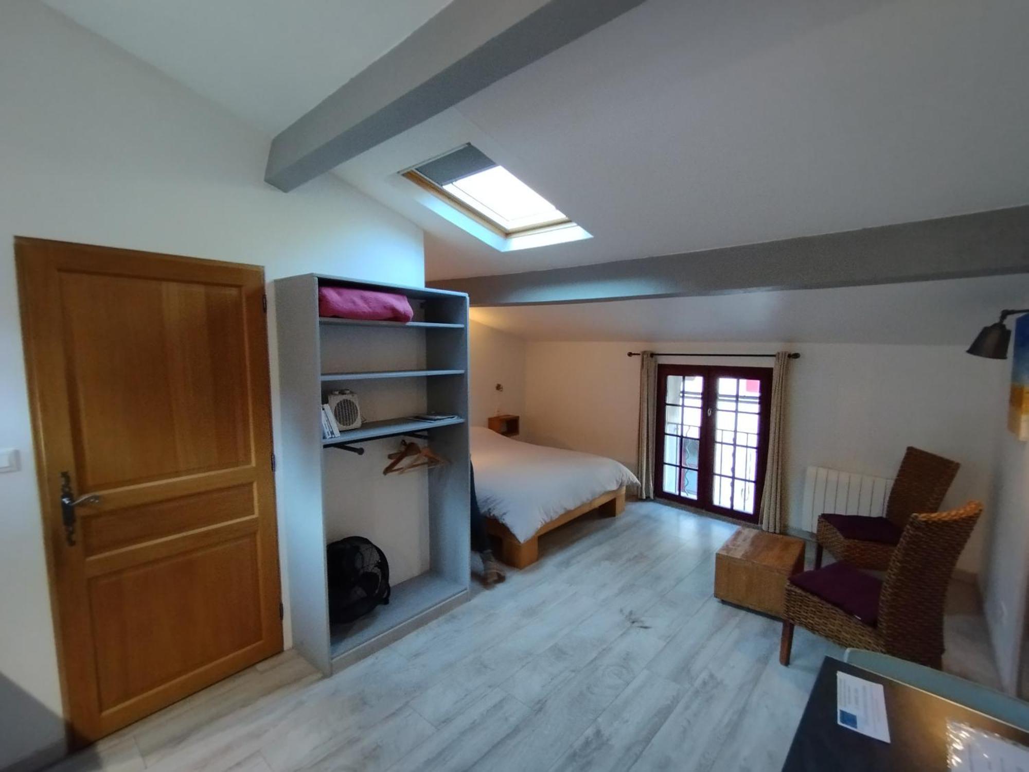 Les Studios De St Guilhem Saint-Guilhem-le-Desert Bagian luar foto