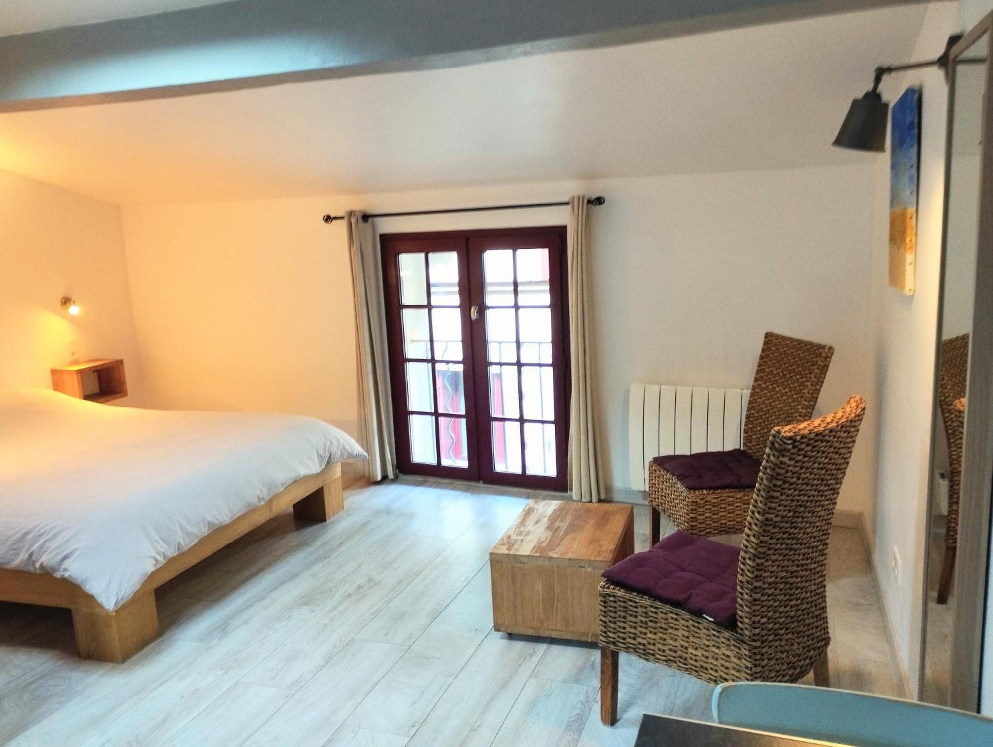 Les Studios De St Guilhem Saint-Guilhem-le-Desert Bagian luar foto